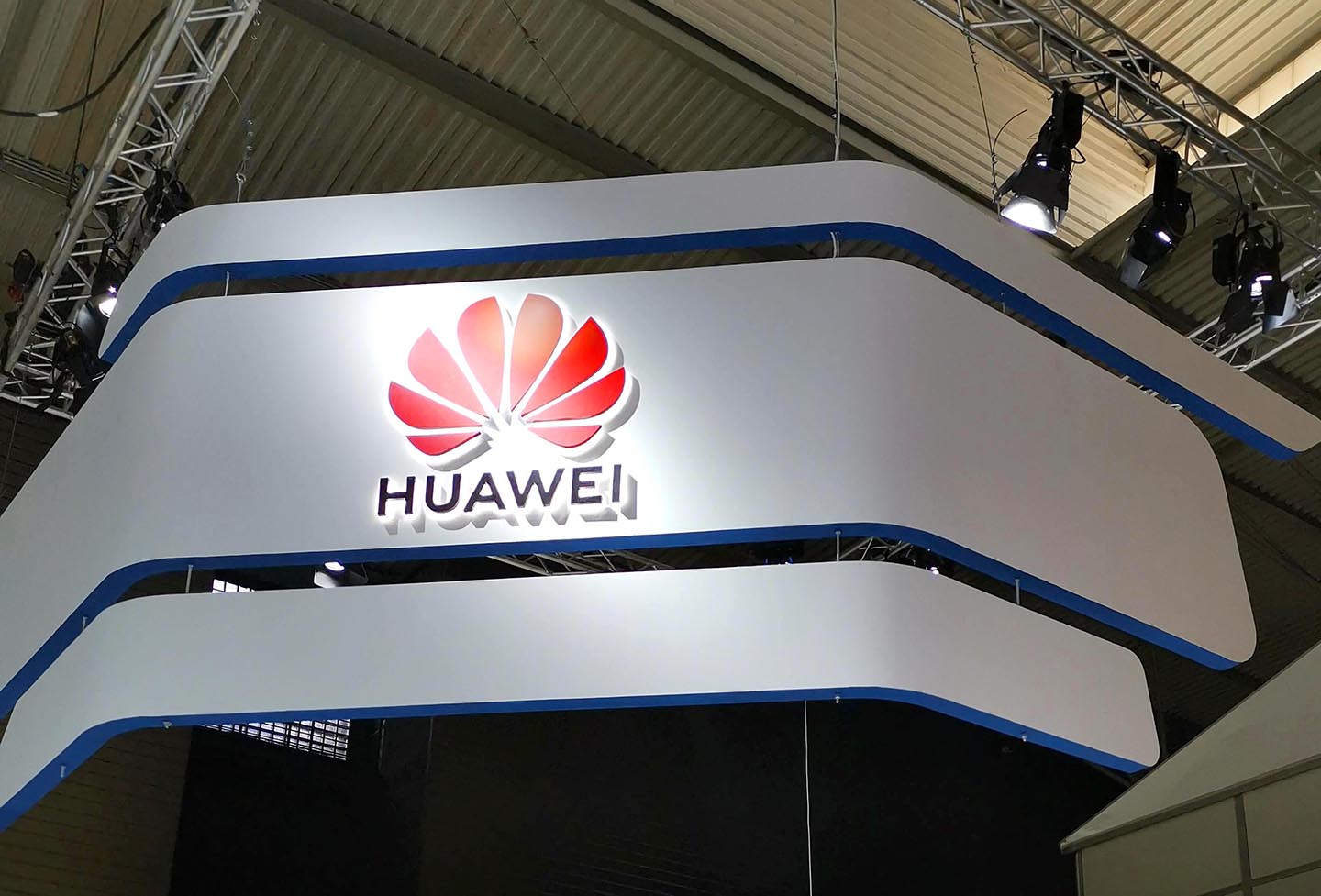 华为王军谈30万辆销量目标：没有什么是不可能的