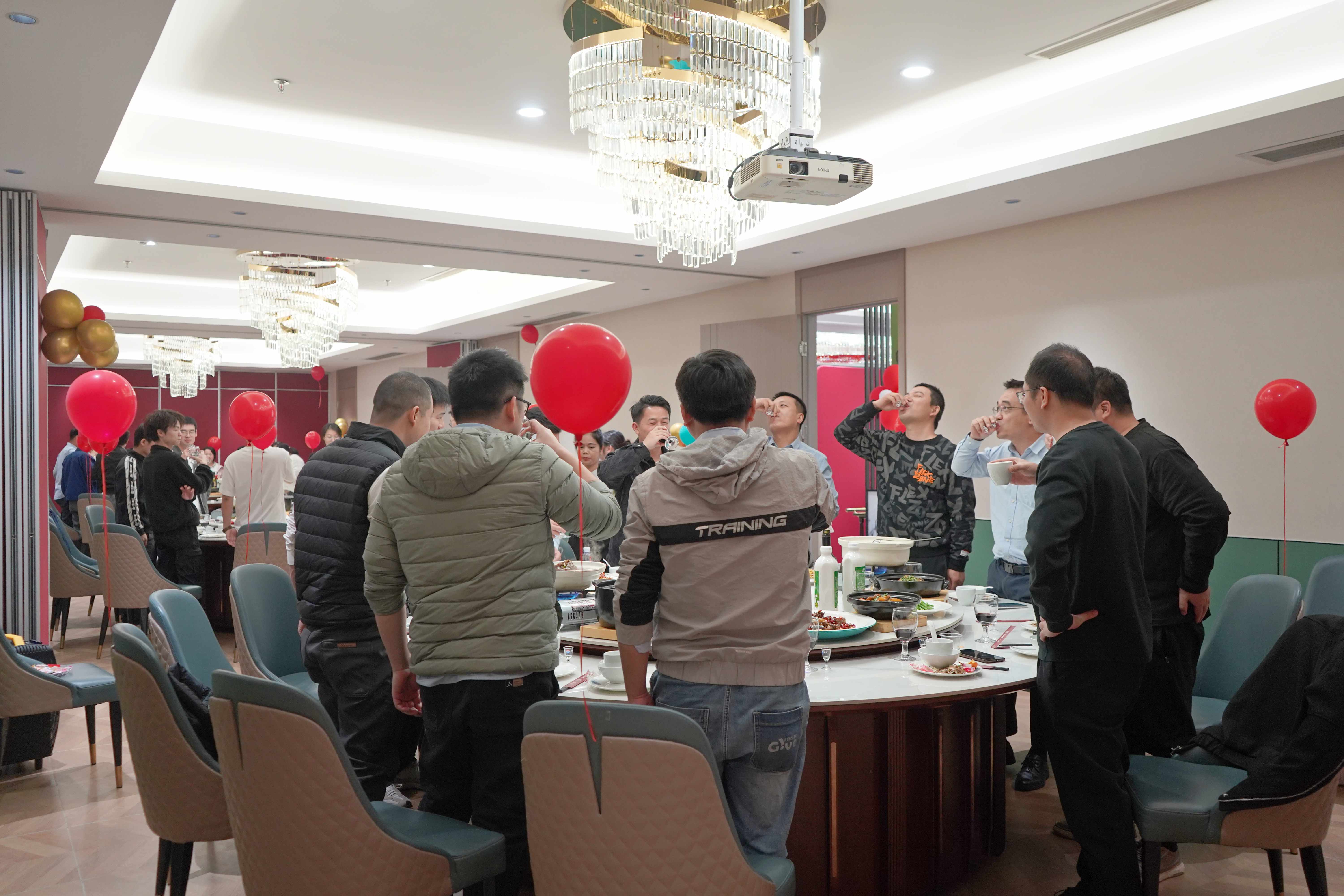  “智汇万斯得，创享新辉煌”2025年万斯得年会盛典圆满落幕