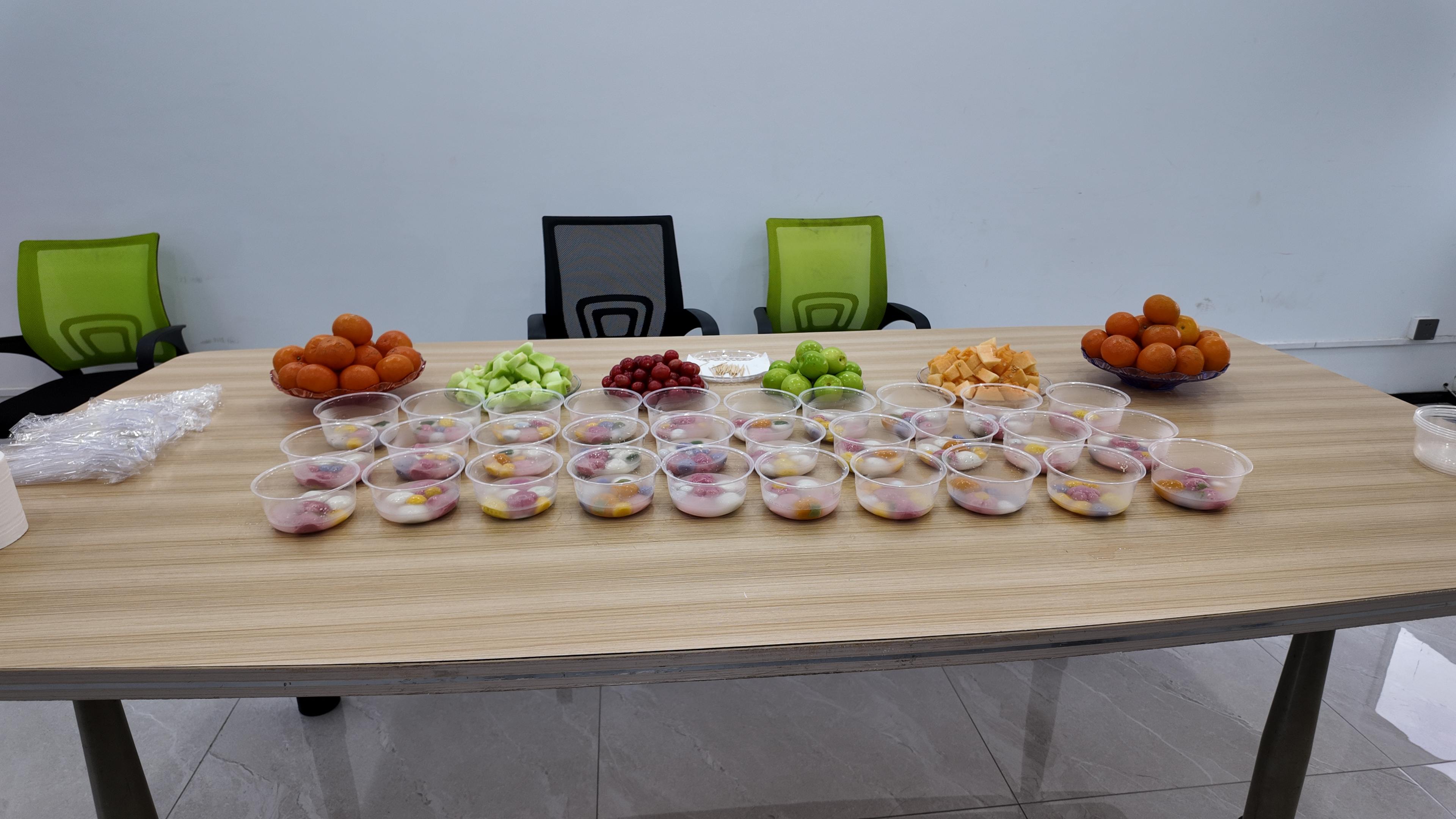 共庆元宵：万斯得下午茶备汤圆与鲜果，与大家一起度元宵